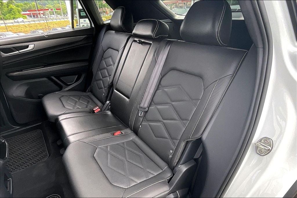 2025 Volkswagen Atlas Cross Sport 2.0T SE w/Technology