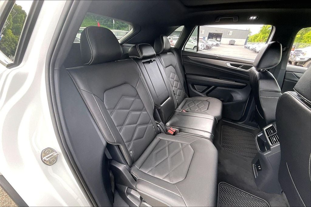 2025 Volkswagen Atlas Cross Sport 2.0T SE w/Technology