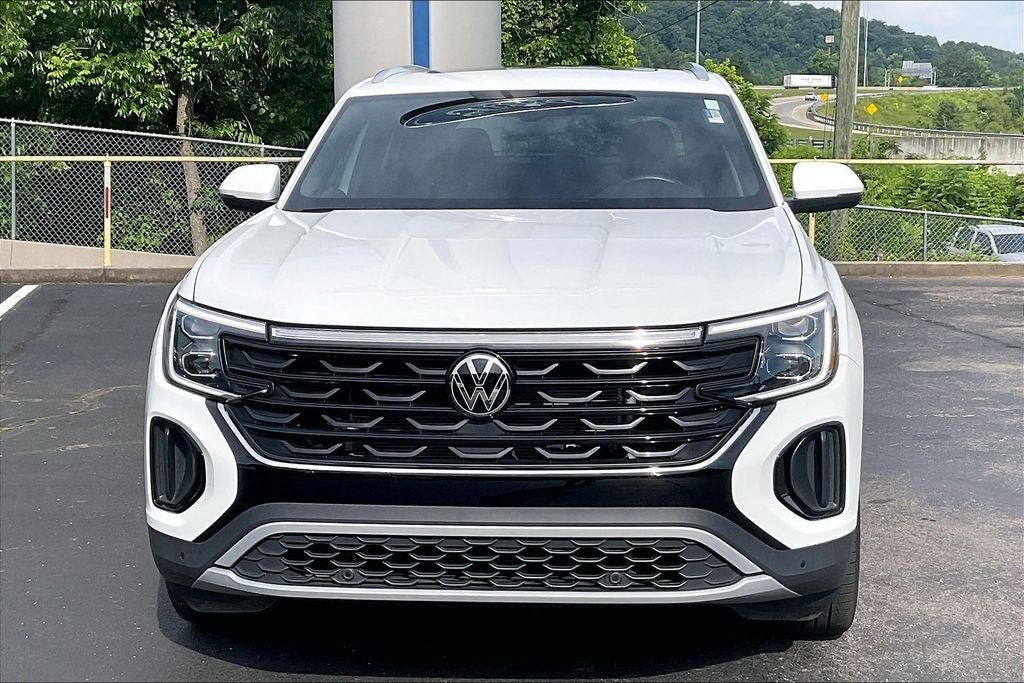 2025 Volkswagen Atlas Cross Sport 2.0T SE w/Technology