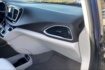 2020 Chrysler Voyager LXI