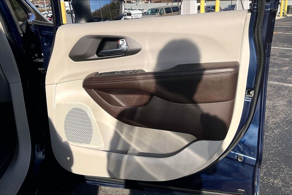 2020 Chrysler Voyager LXI