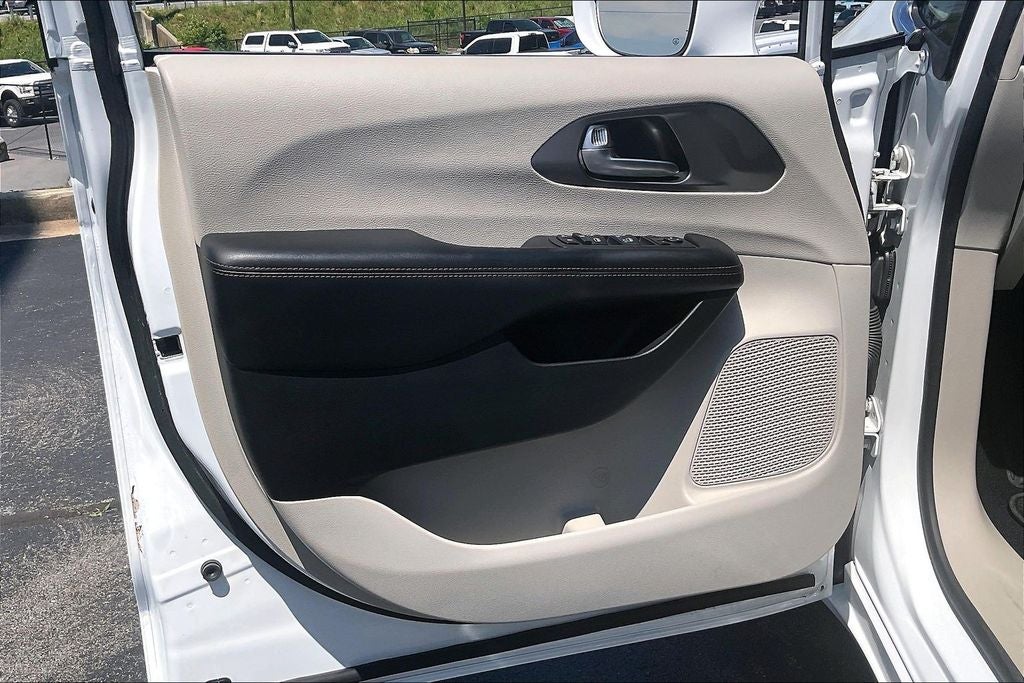 2020 Chrysler Pacifica Touring