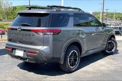 2024 Nissan Pathfinder SV
