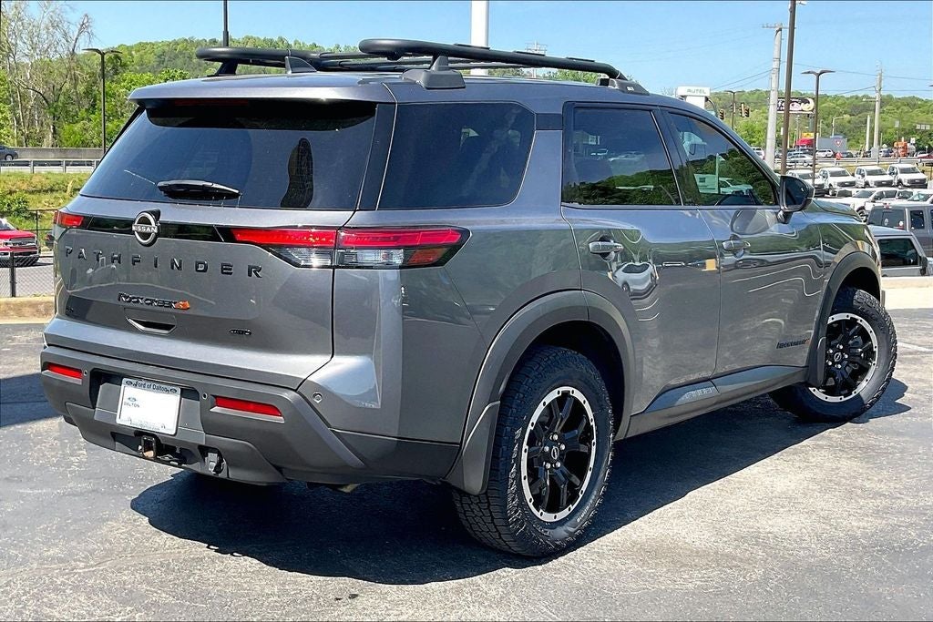 2024 Nissan Pathfinder SV