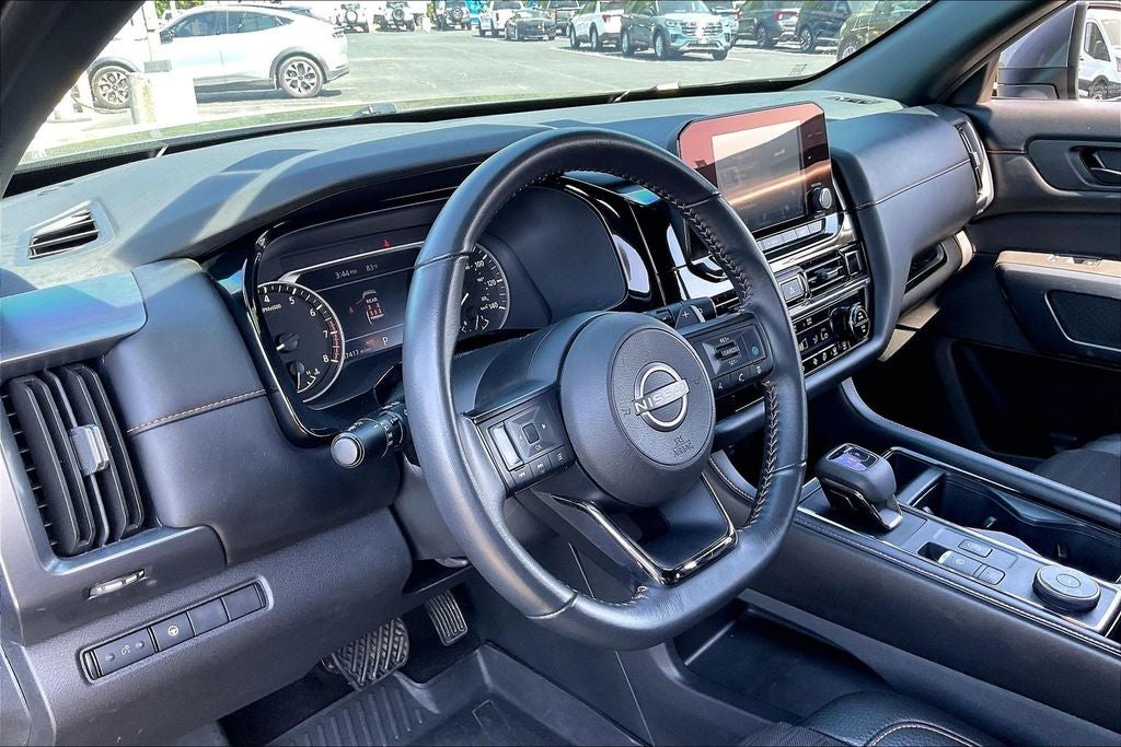 2024 Nissan Pathfinder SV