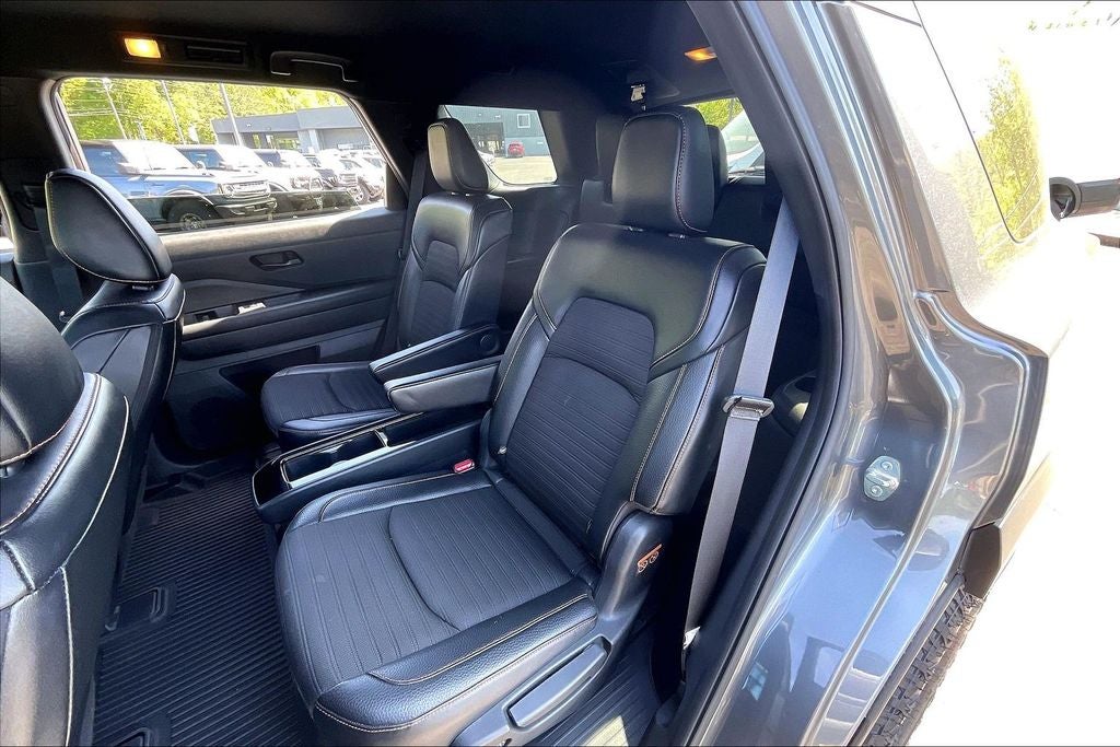 2024 Nissan Pathfinder SV