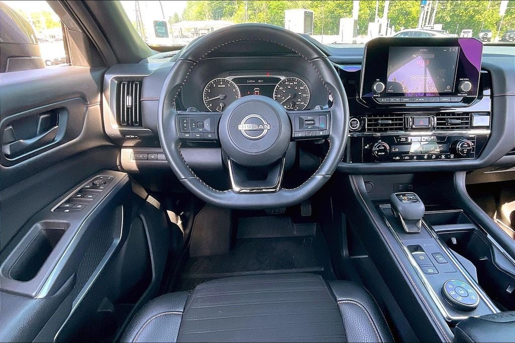 2024 Nissan Pathfinder SV