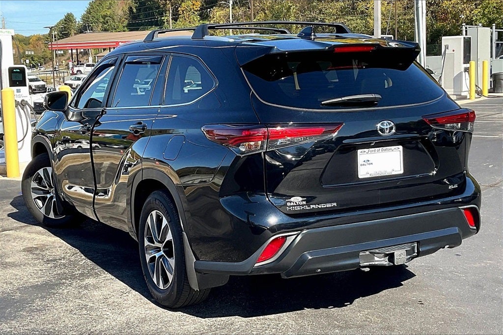 2024 Toyota Highlander LE