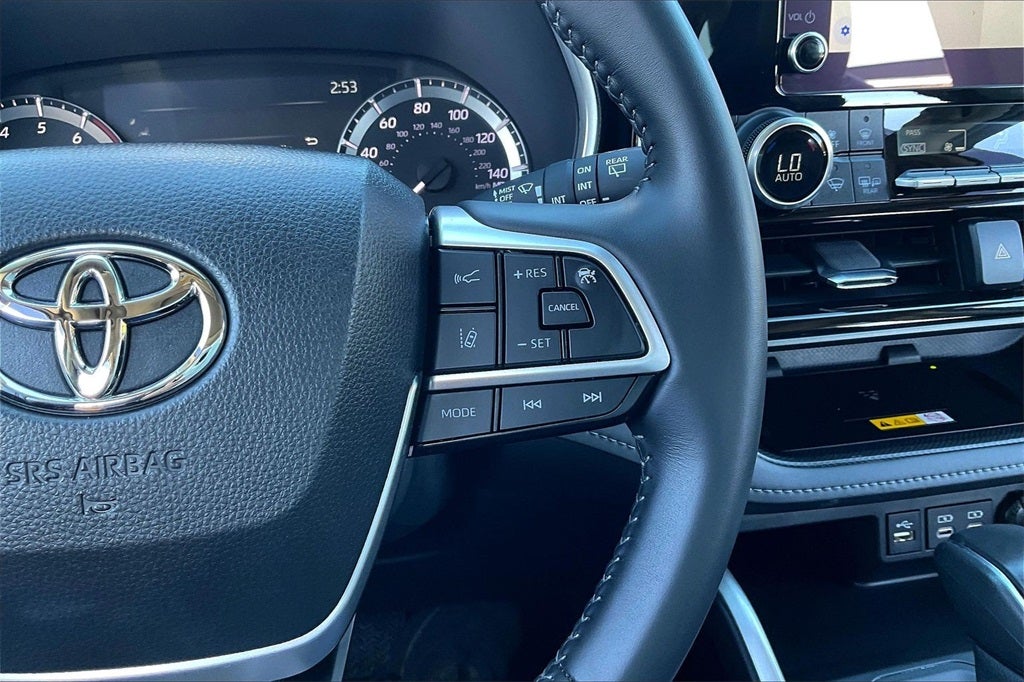 2024 Toyota Highlander LE