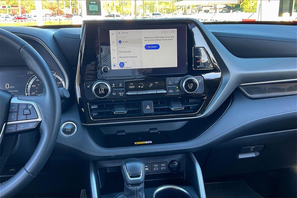 2024 Toyota Highlander LE